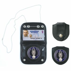 PORTE CARTE AVEC CHAINE et MEDAILLE GENDARMERIE